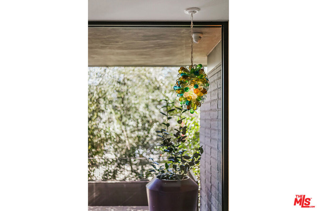 Properties 1 1933 Redcliff Street