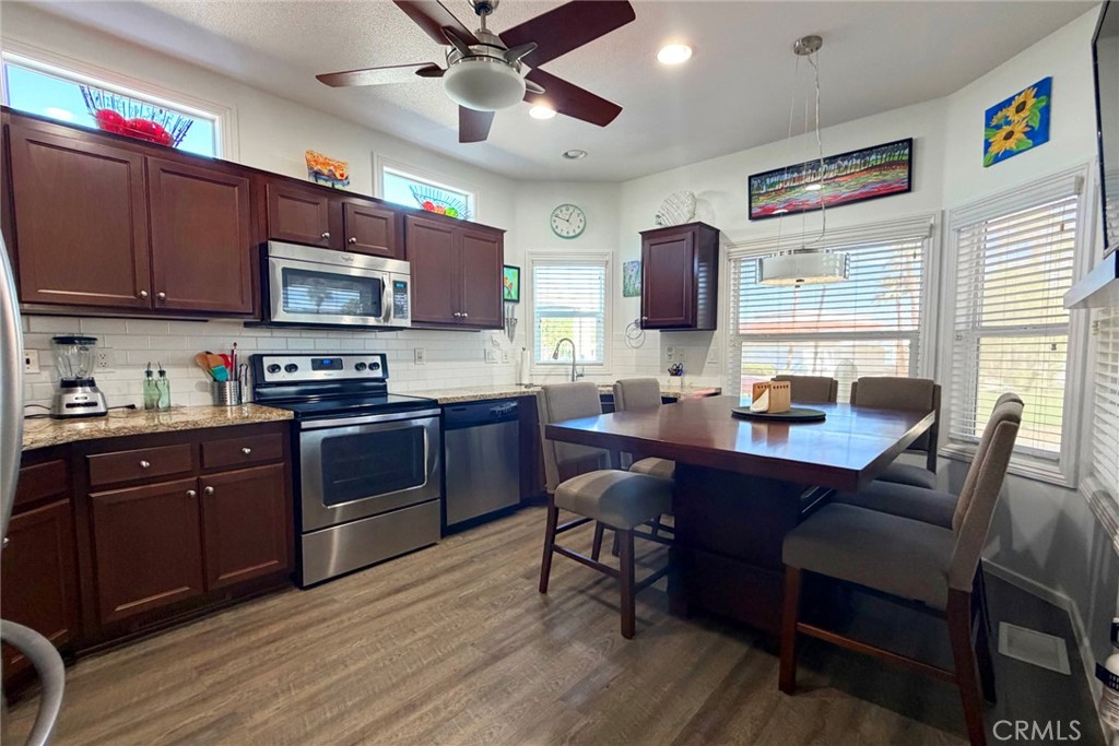 Desert Shadows RV Resort (33619) - Manufactured In Park