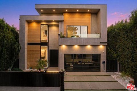 Photo of 828 N Gardner Street, Los Angeles, CA 90046 (MLS # 26862139)