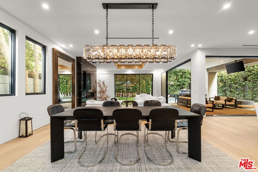 Photo of 828 N Gardner Street, Los Angeles, CA 90046 (MLS # 26862139)