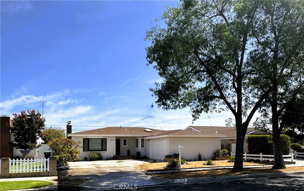 2516 E Quincy