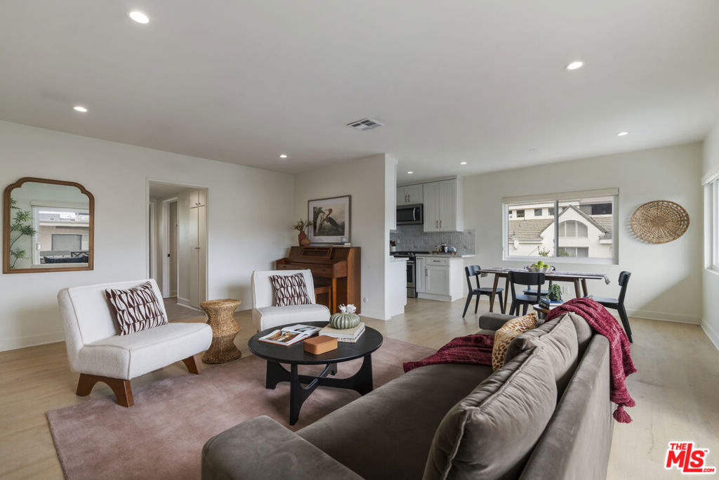 5055 Coldwater Canyon Avenue 219