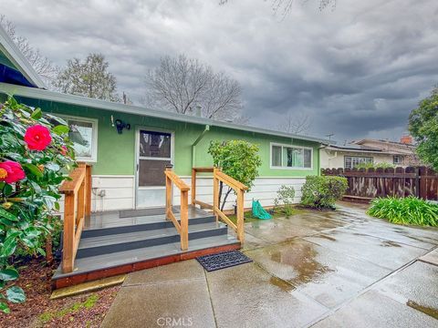 Photo of 12 Lakewood Way, Chico, CA 95926 (MLS # SN26034437)