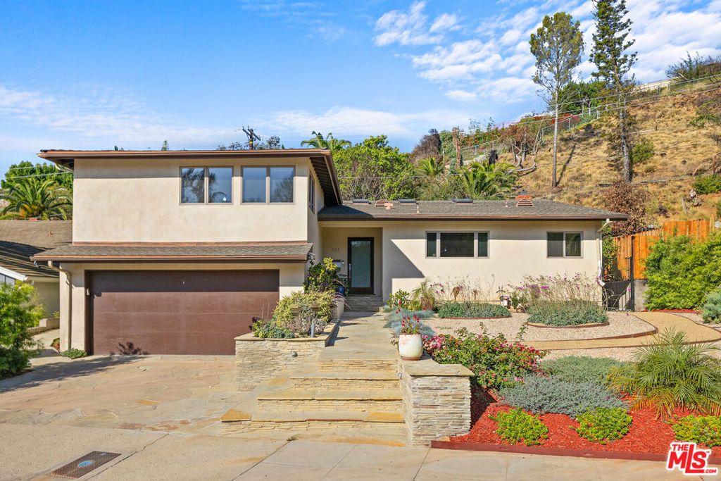 Photo of 707 Jacon Way, Pacific Palisades, CA 90272 (MLS # 25610649)