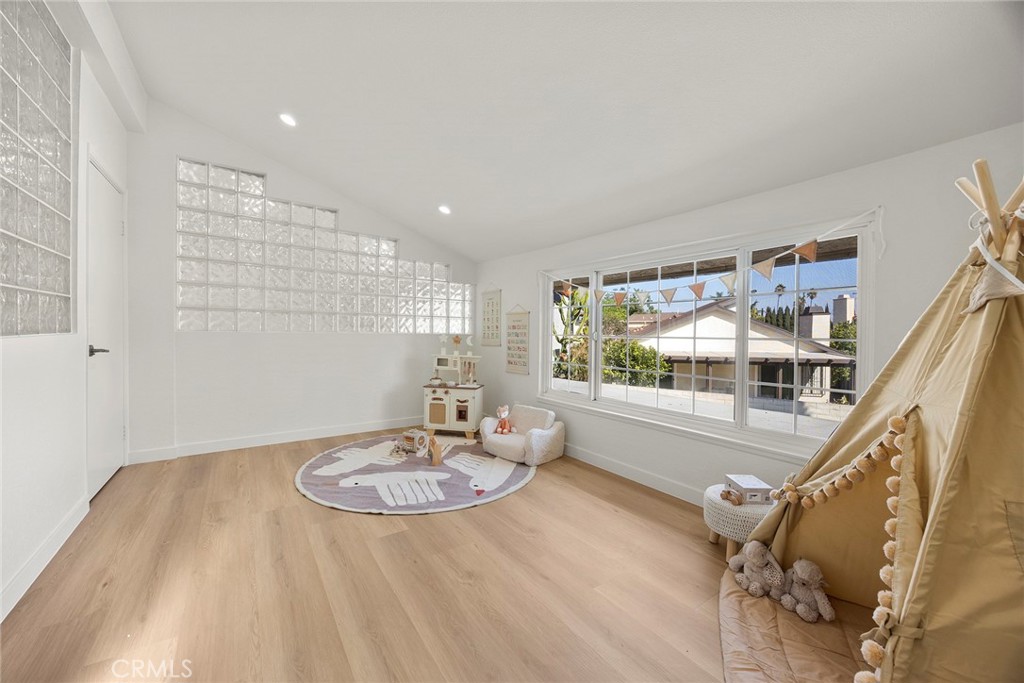 Anaheim Shores (ANSH) - Residential