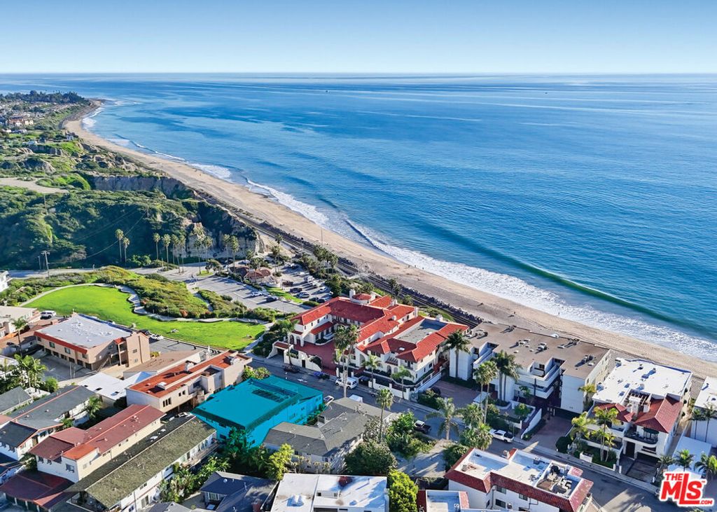 Photo of 256 Avenida Lobeiro, San Clemente, CA 92672 (MLS # 26641393)