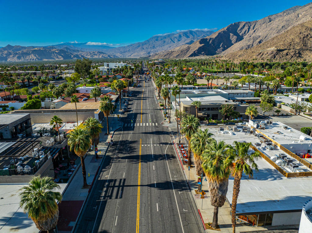 707 745 Palm Canyon Drive