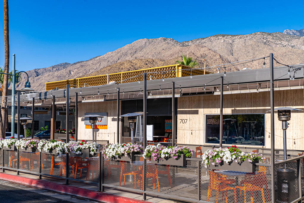 707 745 Palm Canyon Drive