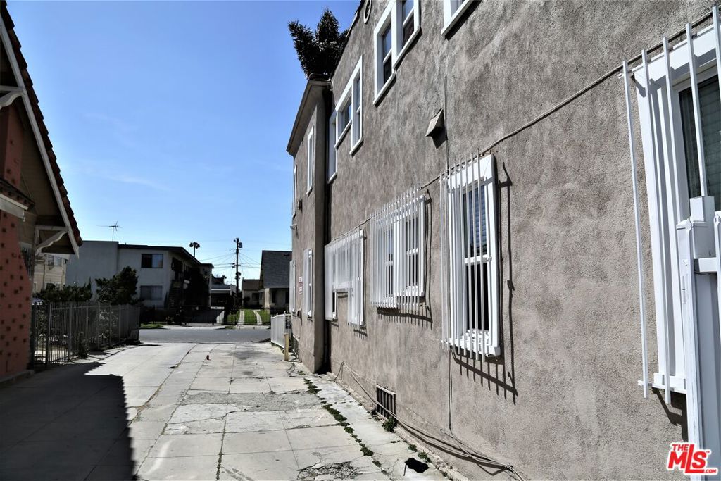 1406 2nd Avenue
