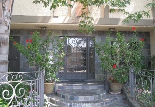 20327 Saticoy Street 102