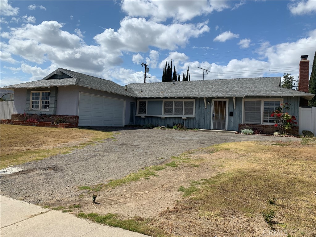 1825 Rolling Hills
