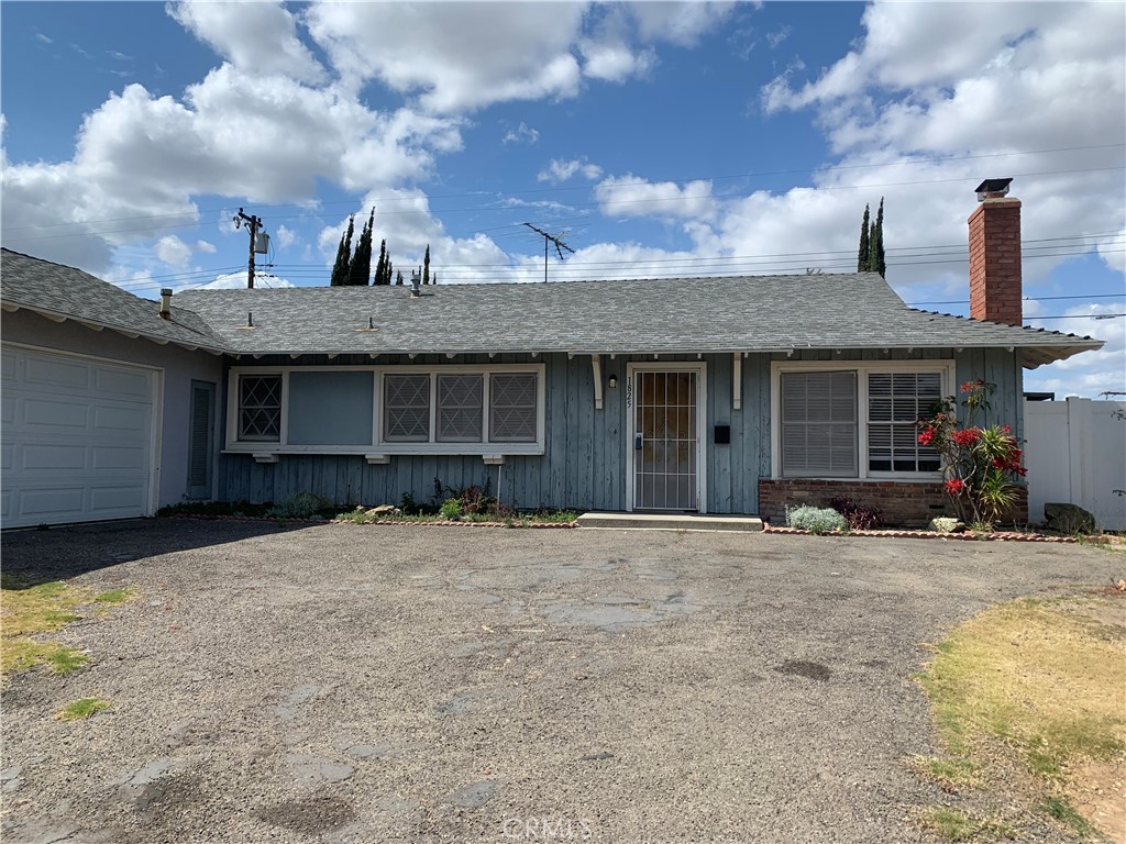 1825 Rolling Hills