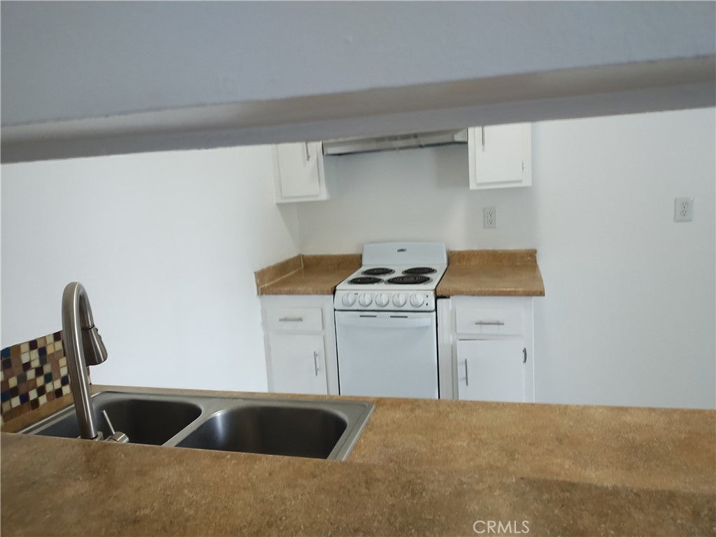 13050 Dronfield Ave 16