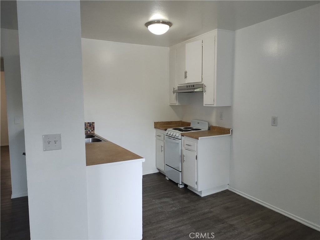 13050 Dronfield Ave 16