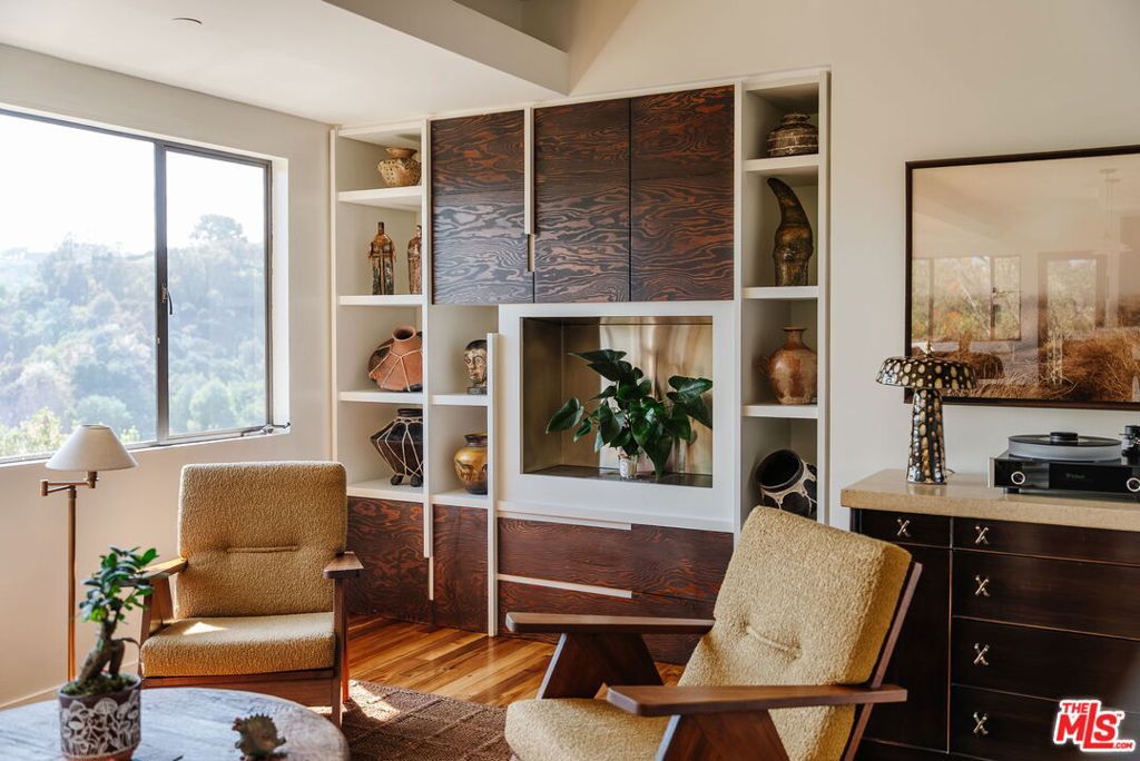 Photo of 8715 Skyline Drive, Los Angeles, CA 90046 (MLS # 25587089)