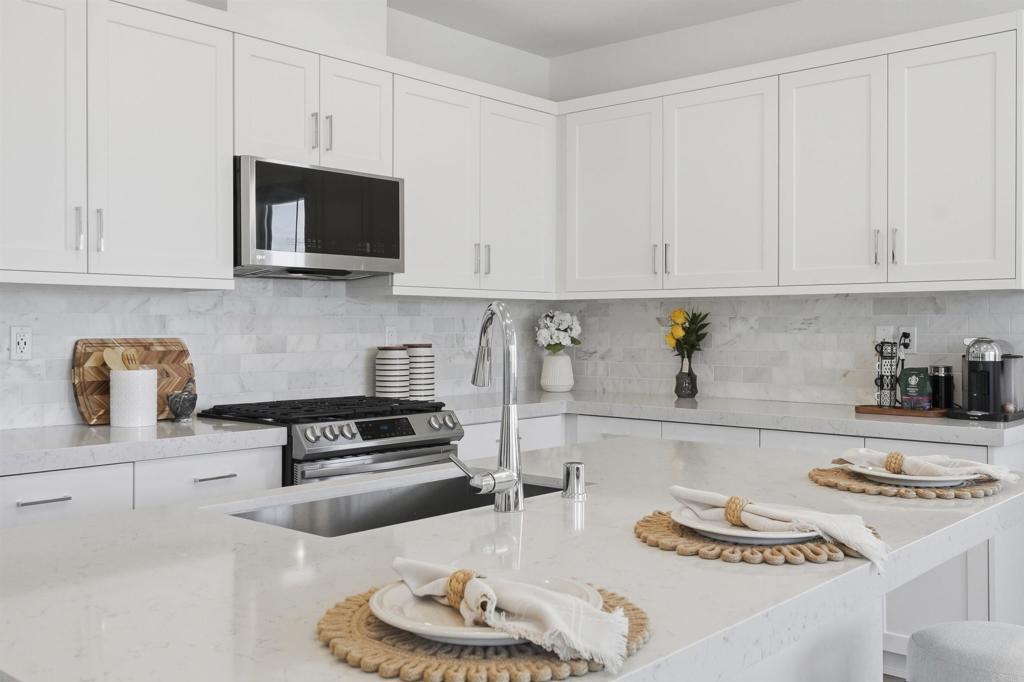 2402 Cascalote Loop