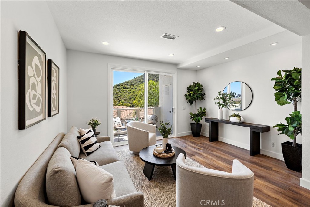 La Vista (LVIS) - Residential