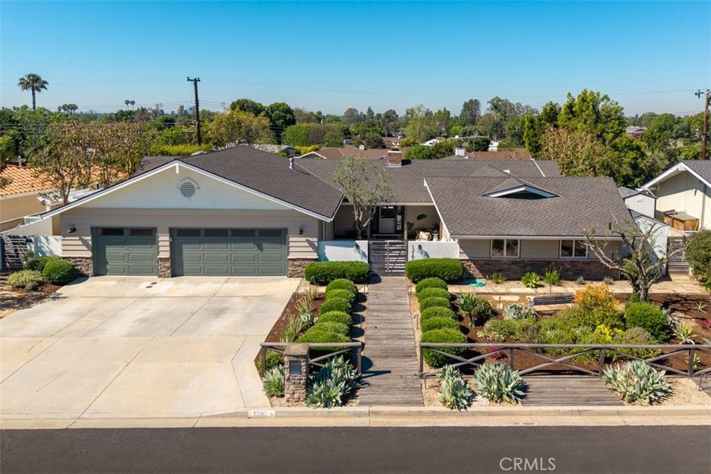 Photo of 13161 Sandhurst Pl, North Tustin, CA 92705 (MLS # PW26063458)