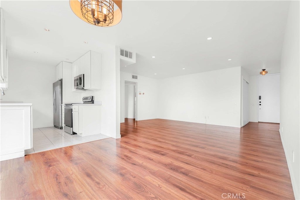 532 N Rossmore 311