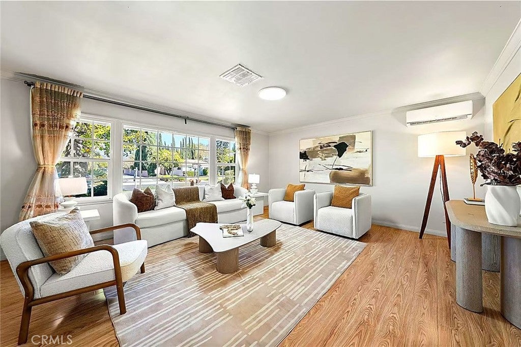50 W Woodruff Avenue