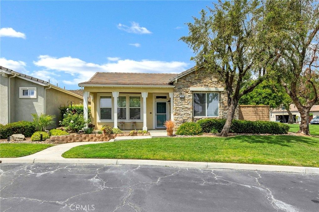 Photo of 269 Firestone Ln, Hemet, CA 92545 (MLS # SW26084119)