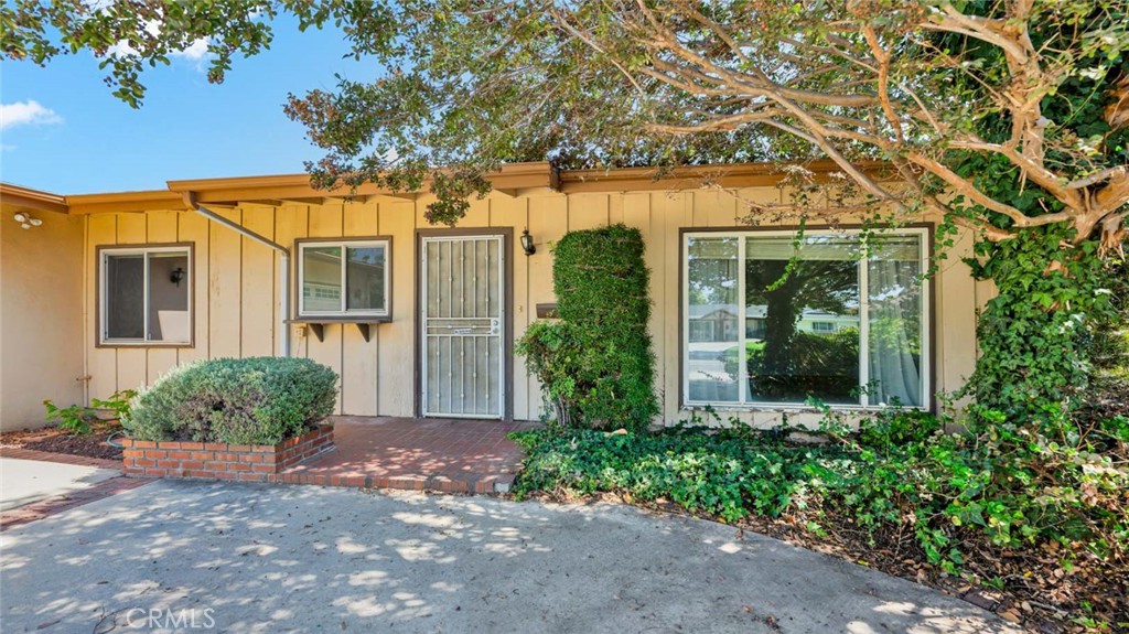1060 Tropicana Way