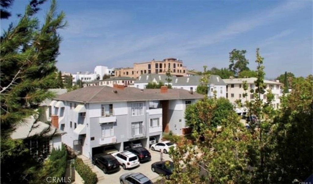 Great location with easy access to 405 and only 2 blocks from UCLA . Top floor corner unit with views of Westwood and the Santa Monica Mountains. This home features light bright and airy floor plan with spacious patio. Master suite has its own private bath. Granite counter top kitchen with stainless appliances. Resort style living with amenities like billiard room with big screen TV, work out gym, pool and sun deck with barbecue area. Secured building with concierge. BRAND NEW CARPET INSTALLED!