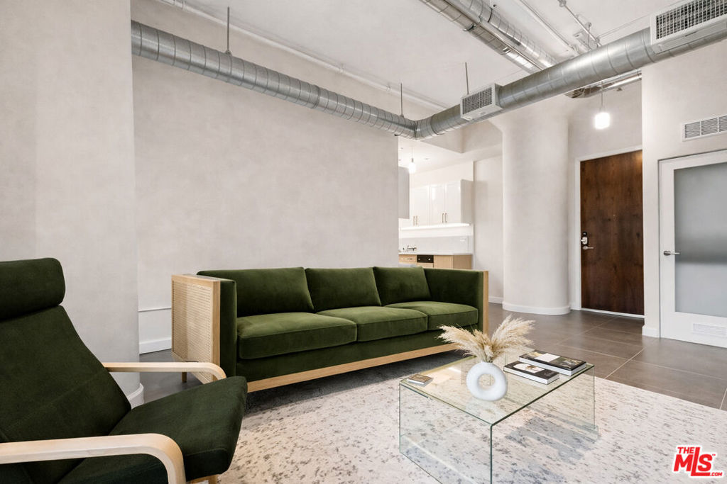 939 S Broadway 308