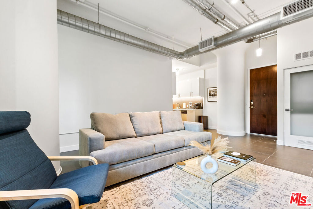 939 S Broadway 308