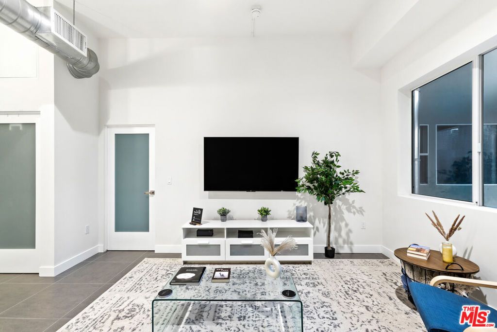 Photo of 939 S Broadway #308, Los Angeles, CA 90015 (MLS # 26633983)