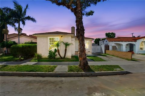 Photo of 5623 Lemon Avenue, Long Beach, CA 90805 (MLS # DW26081632)