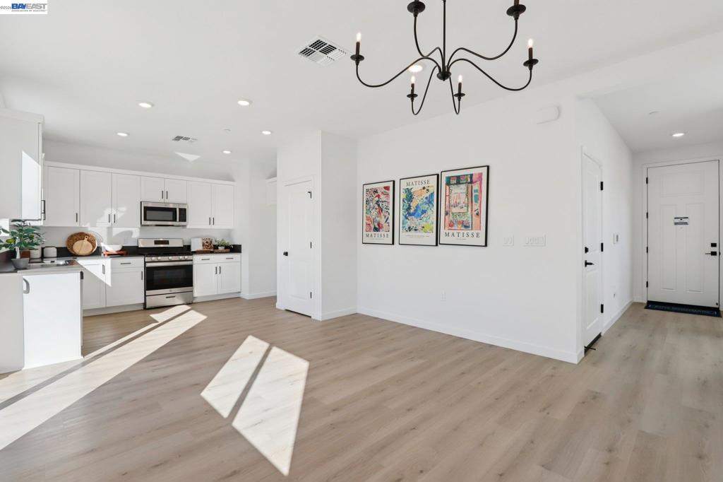 852 Pecan Tree Ln