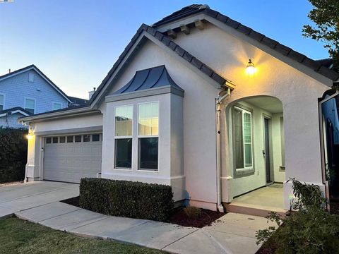 Photo of 1611 Marina Way, Brentwood, CA 94513 (MLS # 41116878)