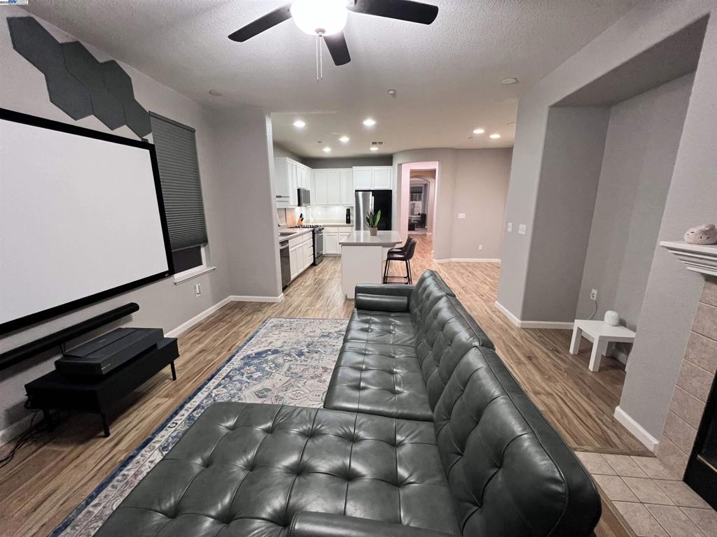 Properties 4 1611 Marina