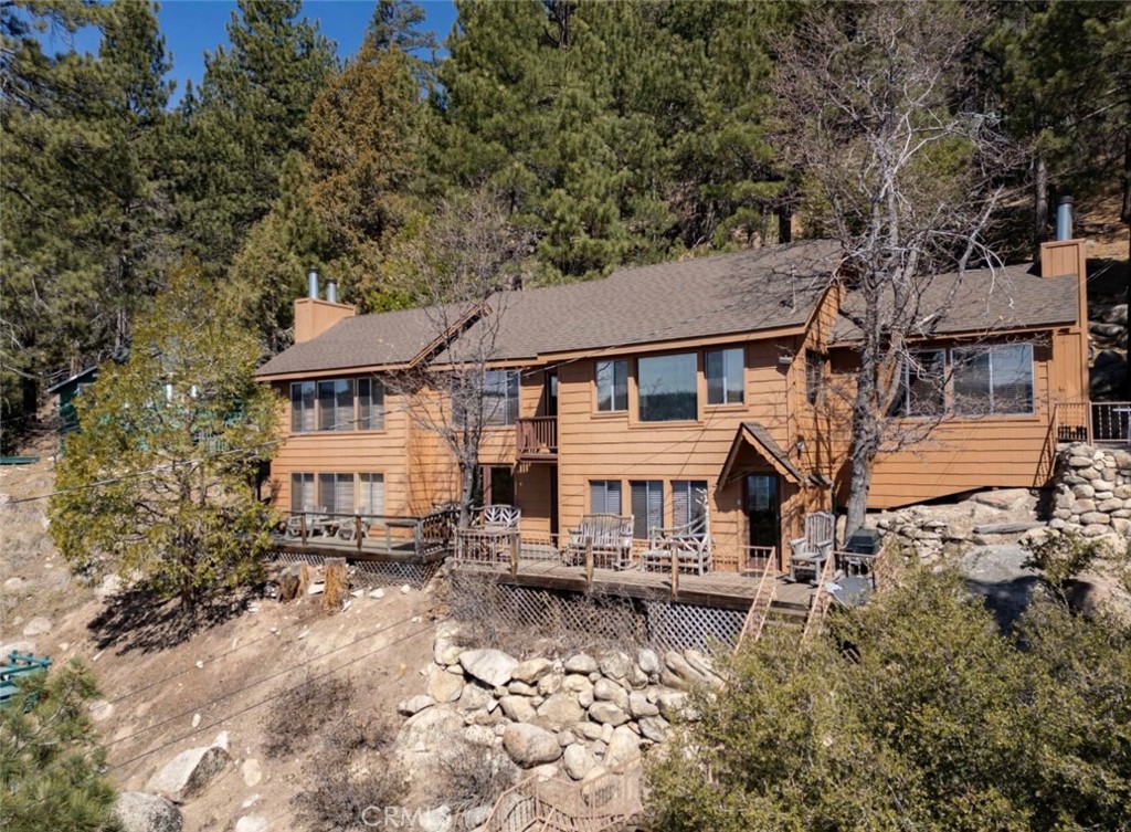 FLEXIBLE SELLER FINANCING AVAILABLE!
Seller is open to carrying for qualified Buyers — a fantastic opportunity for those seeking an alternative to traditional homeownership and financing options.
Enjoy million-dollar views from your own private lakeside retreat! Perfect for kayaking, paddle boarding, fishing, or simply relaxing on the sandy beach.
This 1,912 square foot mountain cabin with three stone fireplaces is nestled among the trees and offers stunning water views throughout. Inside, you'll find:
Two spacious primary bedrooms with serene lake views and private balconies
A cozy TV room and game room, both with captivating lake vistas
An open-concept living area, featuring with oversized windows that flood the home with natural light
Step outside onto a generous deck — ideal for unwinding, soaking in breathtaking sunsets, and watching wildlife, including eagles soaring overhead from the adjacent Eagle Reserve.
Located on a Forest Service leased lot, this home offers both tranquility and convenience — just minutes from hiking trails, ski slopes, shops, and dining.
This cabin truly has it all — peaceful surroundings, spectacular views, and the magic of lake living.