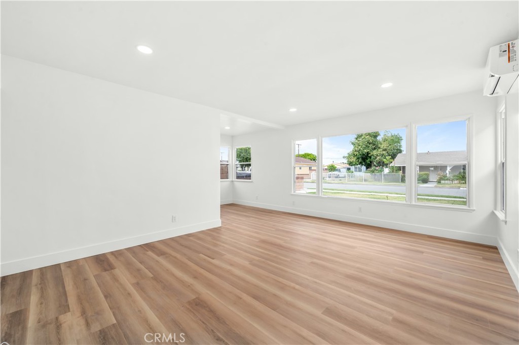 18103 Seine Avenue