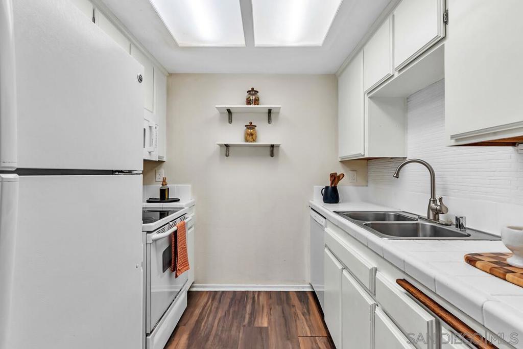 4452 Mentone St 304