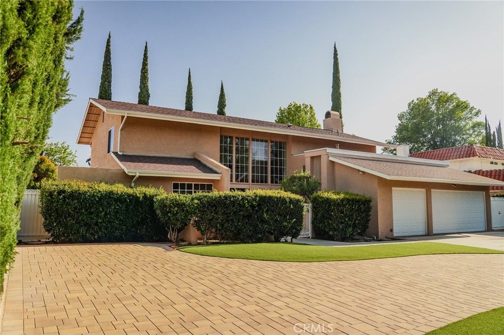 Photo of 18812 Tulsa St, Porter Ranch, CA 91326 (MLS # SR26079691)