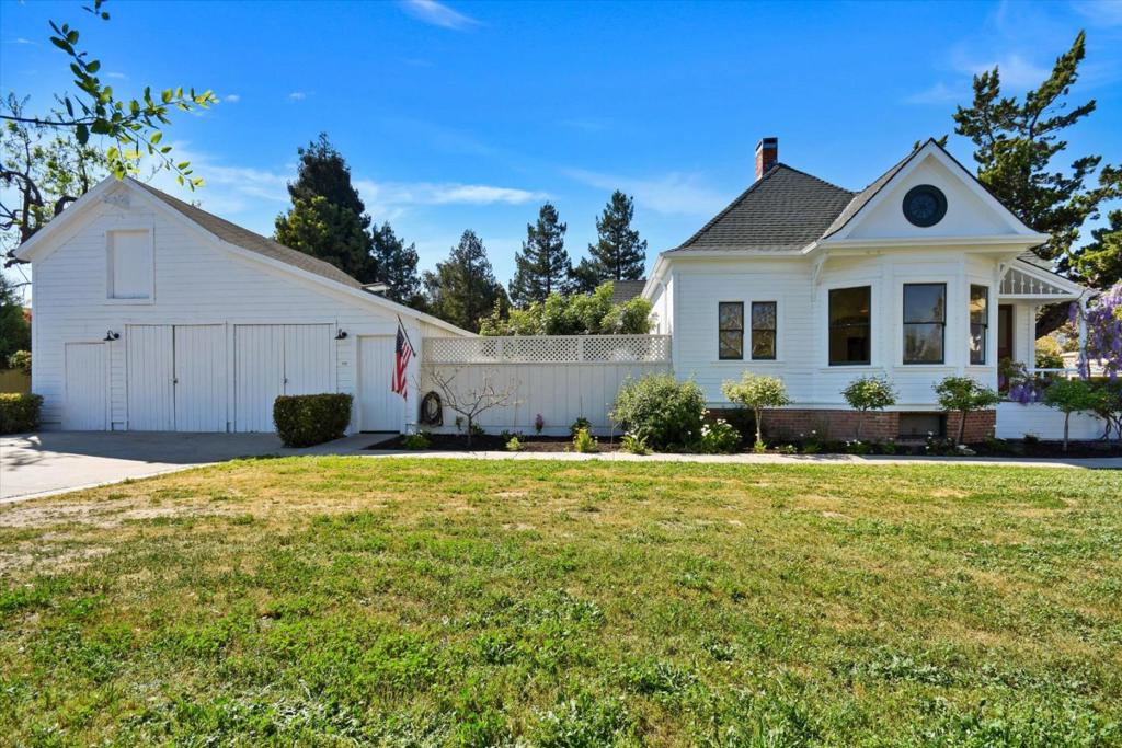 901 Sunnyvale Saratoga Road