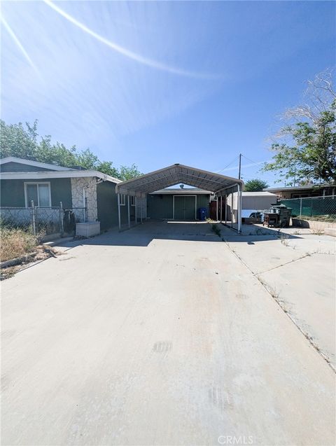 Photo of 15769 La Cubre Dr, Victorville, CA 92394 (MLS # CV26080185)