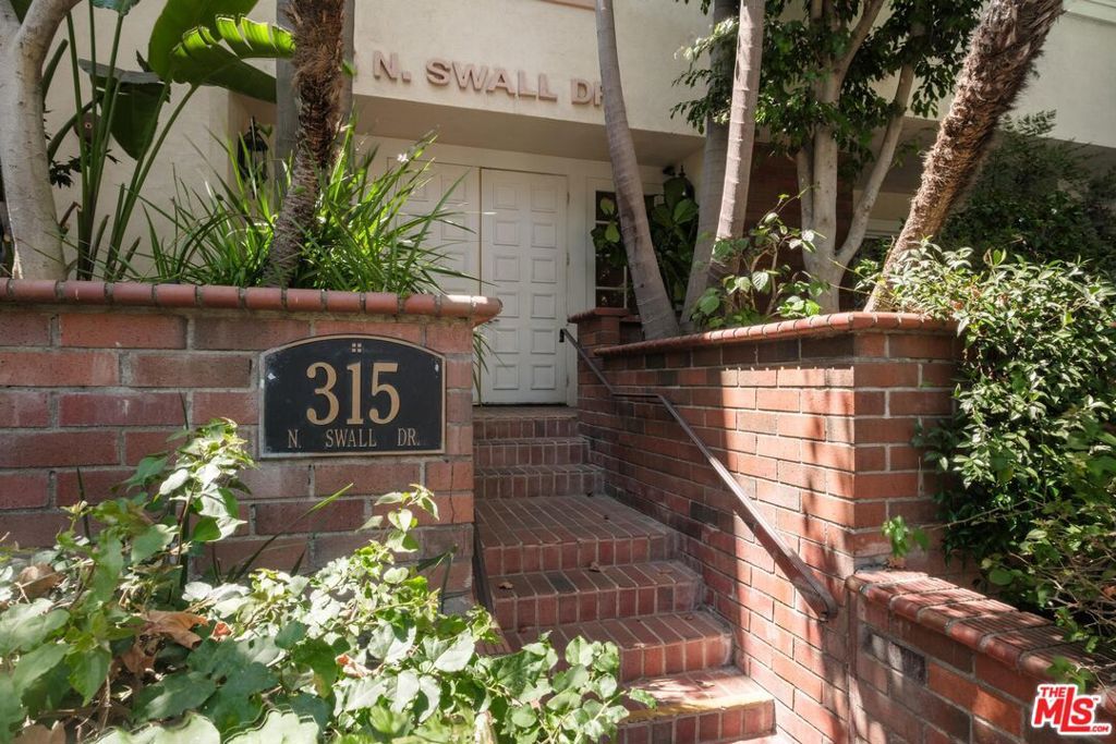 Photo of 315 N Swall Drive #103, Beverly Hills, CA 90211 (MLS # 26662883)