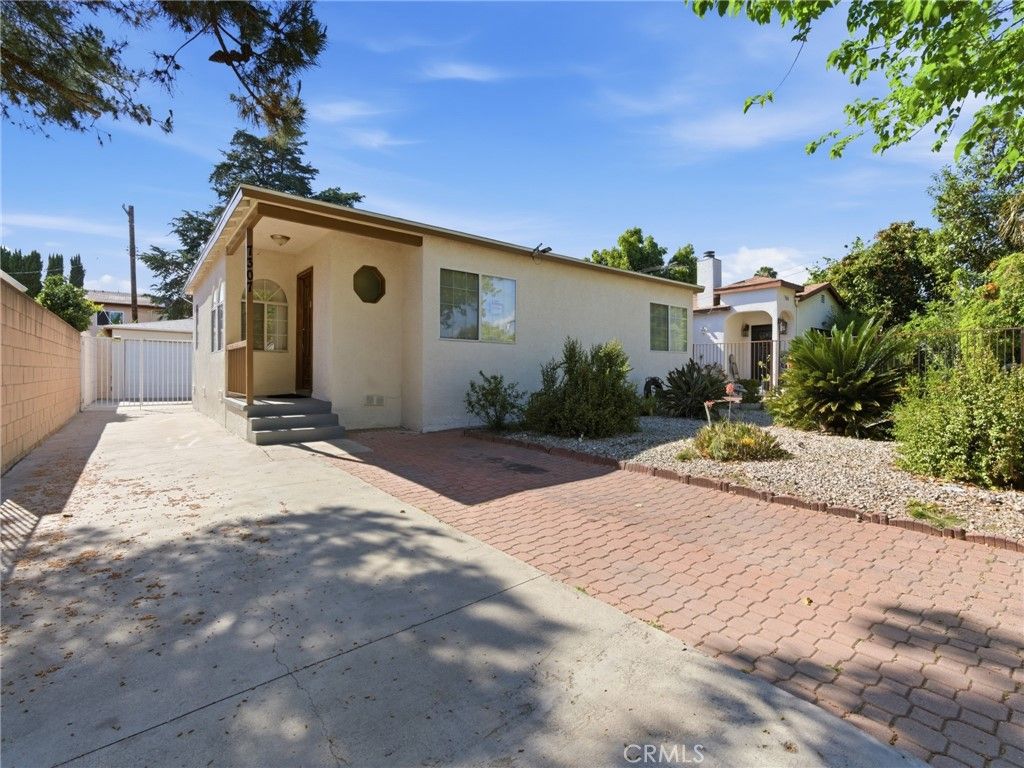 Photo of 7307 Tyrone Avenue, Van Nuys, CA 91405 (MLS # OC26083240)