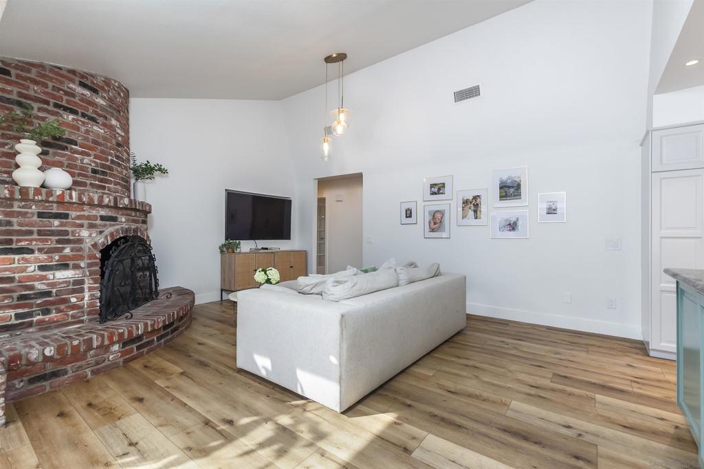 Del Cerro - Residential