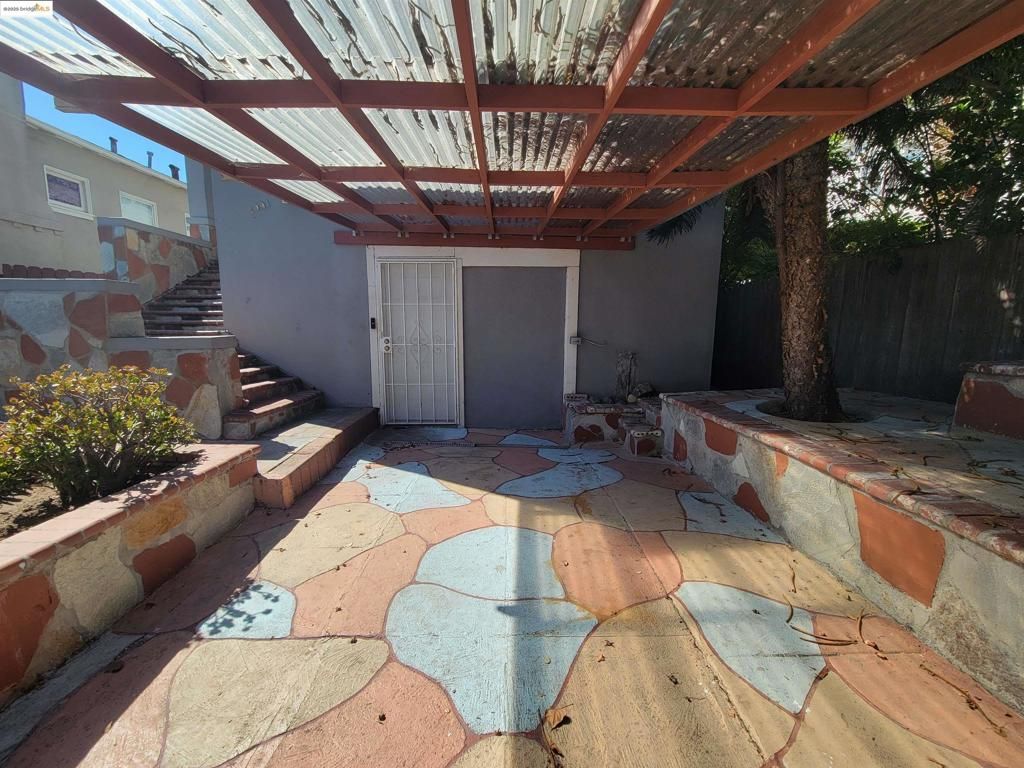 Photo of 2001 E 27Th St St, Oakland, CA 94606 (MLS # 41115703)