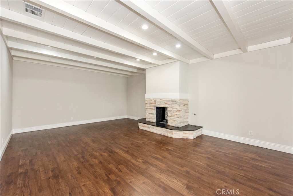 2110 E North Redwood