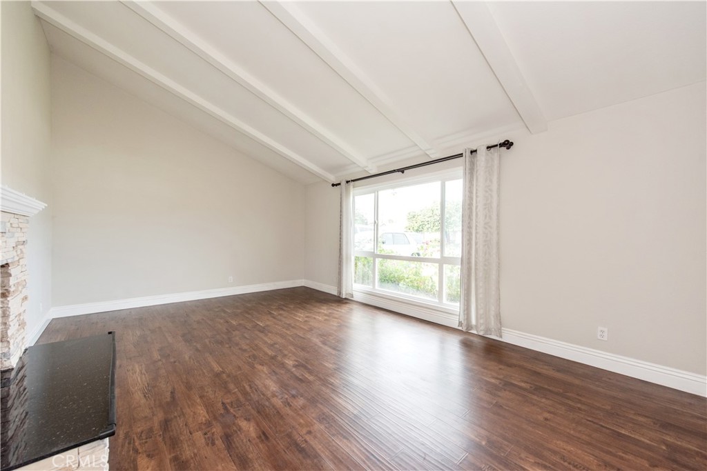 2110 E North Redwood