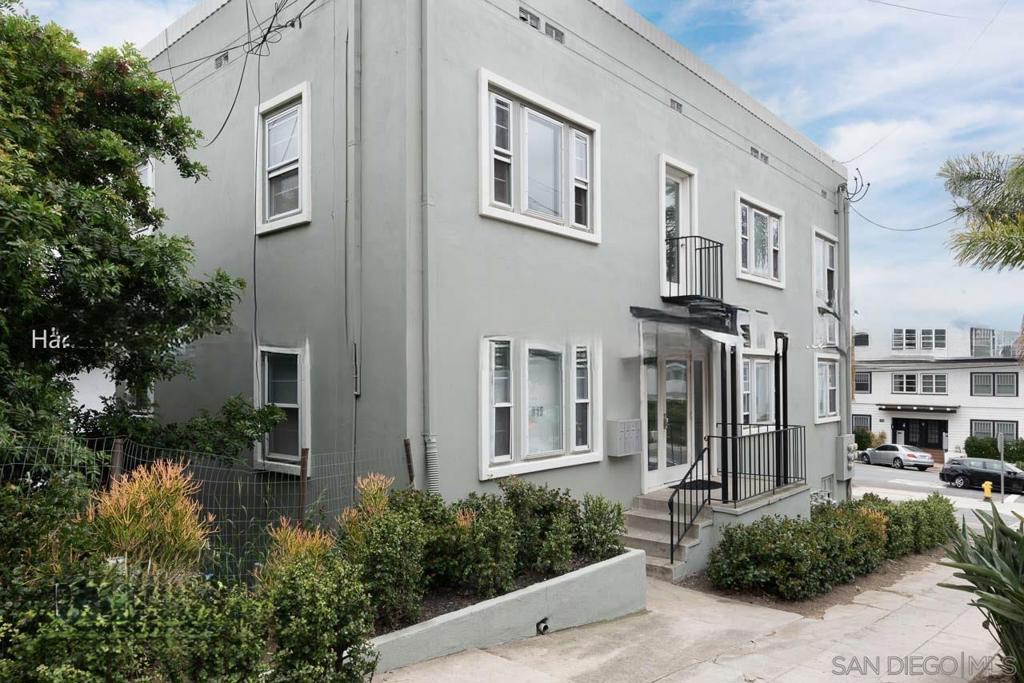 1B/1BA, located in Bankers Hill – Live walking distance to Balboa Park with parking! Charming 600sqft, one-bedroom, one-bathroom located in the heart of Bankers Hill. The unit features a functional layout with a separate bedroom, bathroom, and full kitchen with stainless steel gas stove, dishwasher, and refrigerator. There is laminate flooring throughout, and large windows that let in lots of natural light! There is a wall AC unit inside the apartment for use. There is also a dedicated tandem parking space assigned to the unit. Laundry is available on-site. Located in the downtown Bankers Hill neighborhood, this apartment puts you a quick walk away from Balboa Park, Little Italy, and the downtown area. Within a few blocks, you can have your pick of which shops, cafes, and restaurants to explore. Also, the central location provides easy access to the i5 and 163 highway for a quick commute to the rest of San Diego County. Book a tour and apply today to get a 2 week discounted move-in special! dditional Information: Lease term: 12 months only Utilities: Tenant Pays Electricity, Trash, and Water is prorated Landscaping: NA Cosigners: Not accepted Parking: 2 Designated Parking Spaces (1 Tandem Parking Space) Laundry: On-site Pets: Allowed Qualifications: Minimum 650 Credit Score & 2.5x Rental Income Rental Rate Disclosure: The rental rate displayed is the lowest available rate for well-qualified applicants. Applicants are evaluated based on their credit score, income, and rental history. Applicants may also be disqualified based on their criminal record. Rental rates may vary as follows: Well-qualified applicants (e.g., credit score 700+ and or gross income greater than 2.75X the base rate): Base rate as advertised. Moderately qualified applicants (e.g., credit score 676-699 and or gross income from 2.5-2.74X the base rate): May be subject to a rental increase of up to 3.5% above the base rate. Less-qualified applicants (e.g., credit score below 625-675 and or gross income from 2- 2.49X the base rate): May be subject to a rental increase of up to 8.5% above the base rate. Automatic Denial: Any applicant who has a credit score below 625 or gross income below 2X the base rate. Any applicant who has a collection or eviction on their record from a landlord. Deposits are capped at one month's rent in accordance with California law (AB 12). No additional hidden fees apply, and we comply with all Fair Housing and Equal Opportunity laws. This does not apply to section 8 applicants.