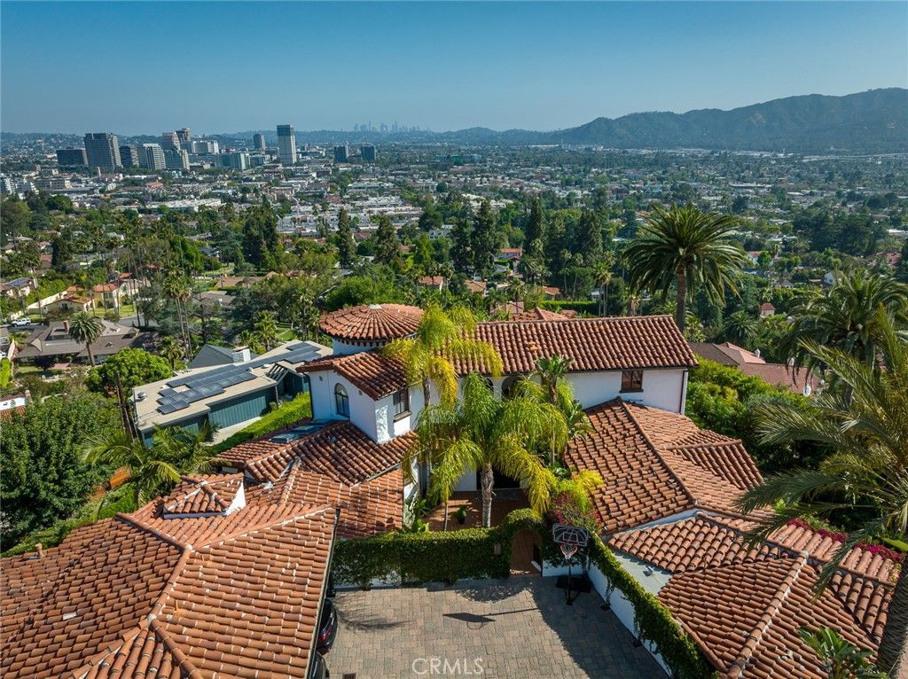 Photo of 330 Kempton Road, Glendale, CA 91202 (MLS # BB26031752)