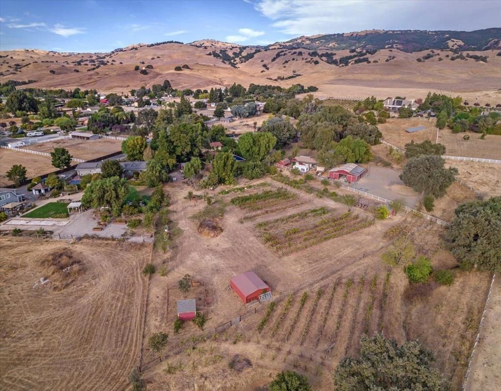Photo of 12467 Creekview Court, San Martin, CA 95046 (MLS # ML82019373)