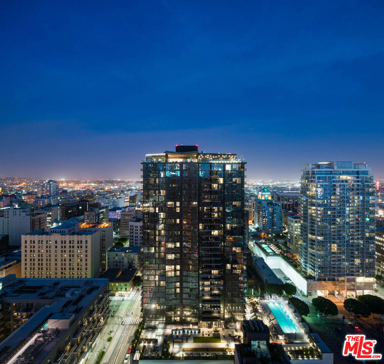 801 S OLIVE Street PH 3